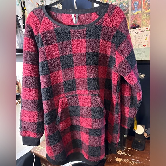 Jacklyn Intimates by Jacklyn Smith Red and black Sherpa exterior sweater. - Picture 2 of 6